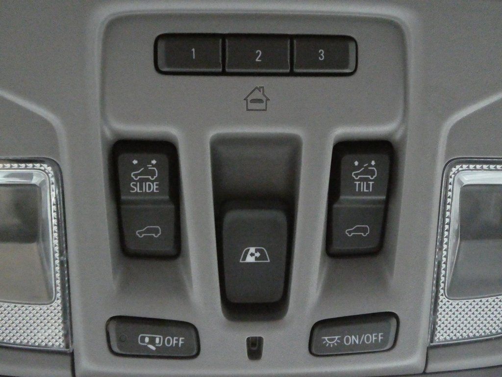 Vehicle image 27 of 43