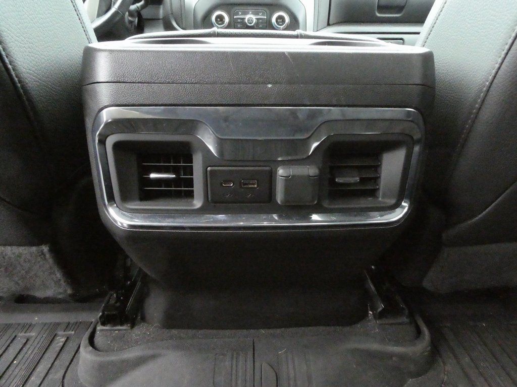 Vehicle image 31 of 43