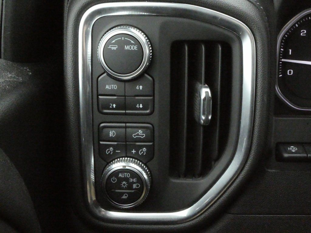 Vehicle image 40 of 43