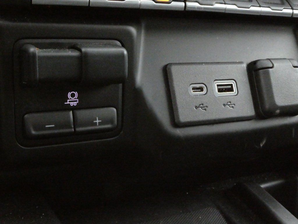 Vehicle image 42 of 43