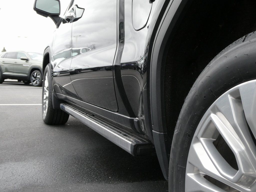 Vehicle image 9 of 43