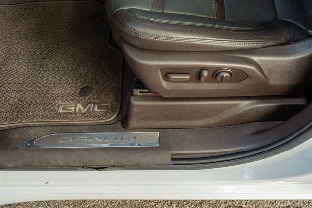 Vehicle image 18 of 48