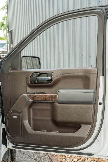 Vehicle image 42 of 48