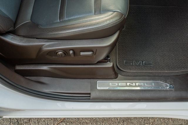 Vehicle image 43 of 48
