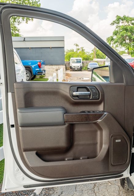 Vehicle image 17 of 48