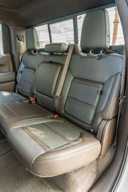 Vehicle image 33 of 48
