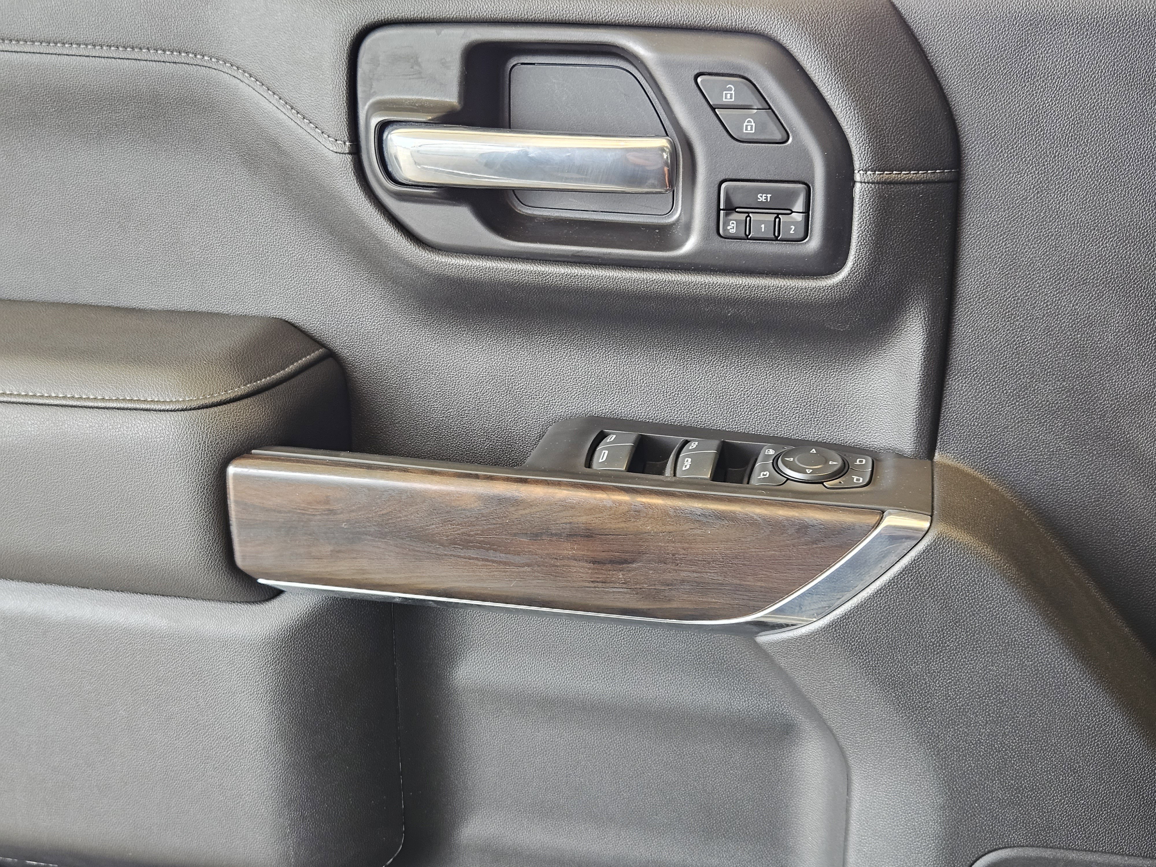 Vehicle image 20 of 22