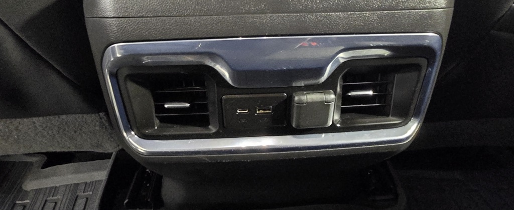 Vehicle image 32 of 41