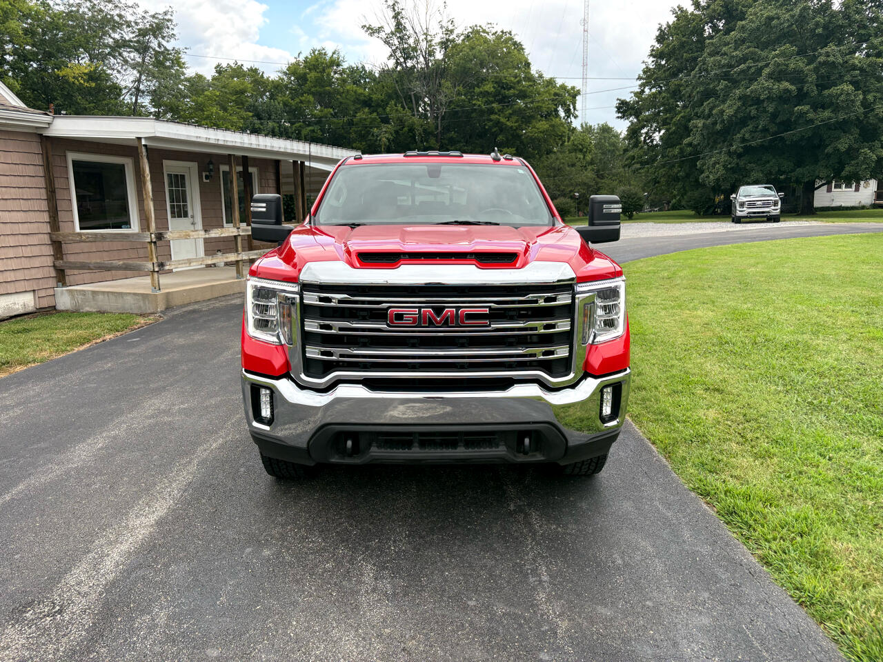 2022 GMC Sierra 2500HD SLE Image 2 of 26