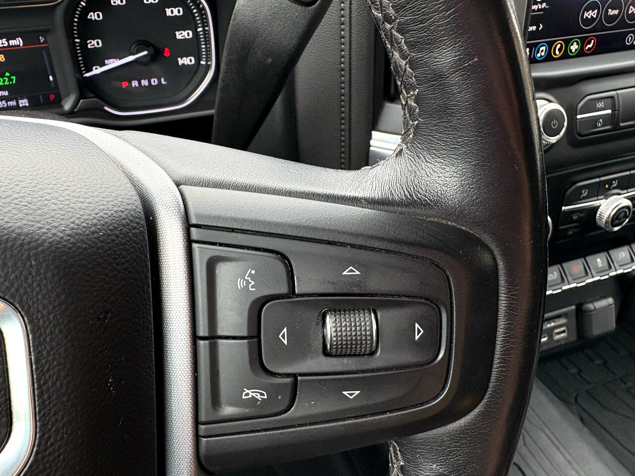 2022 GMC Sierra 2500HD SLE Image 18 of 26