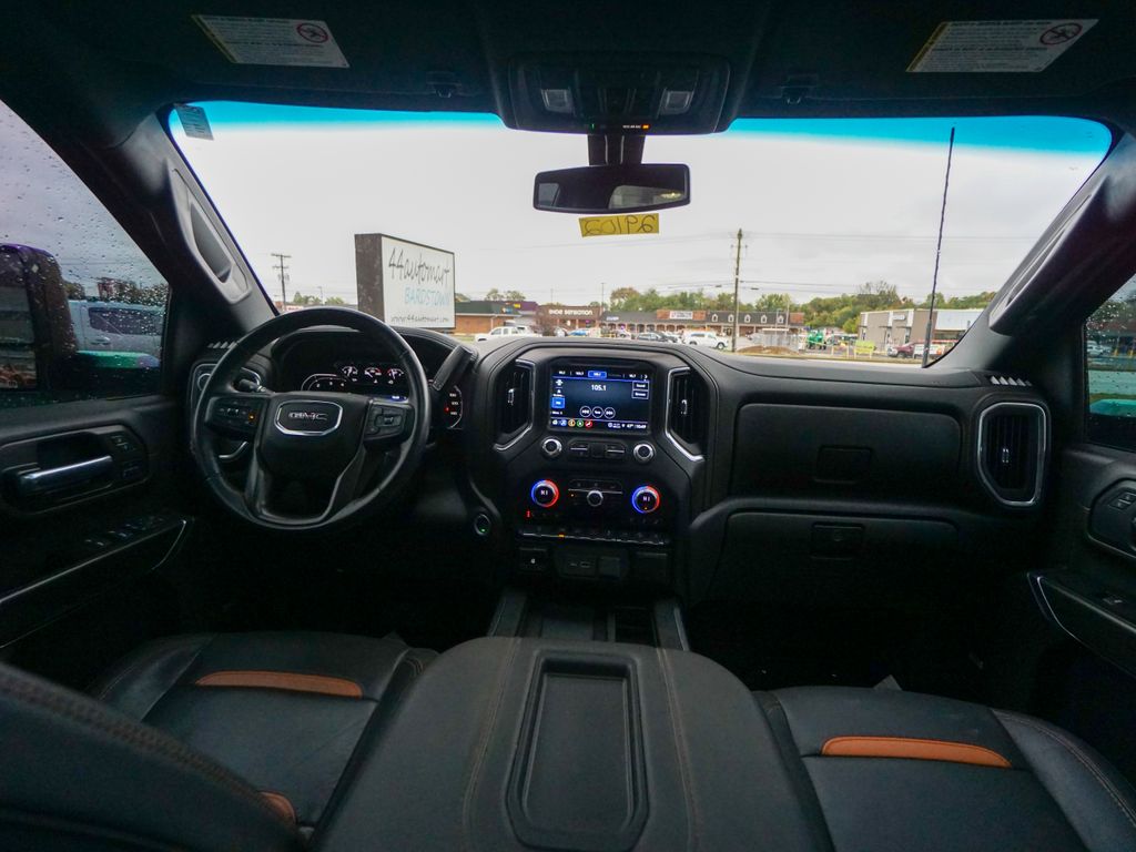 2022 GMC Sierra 2500HD AT4 Image 17 of 41