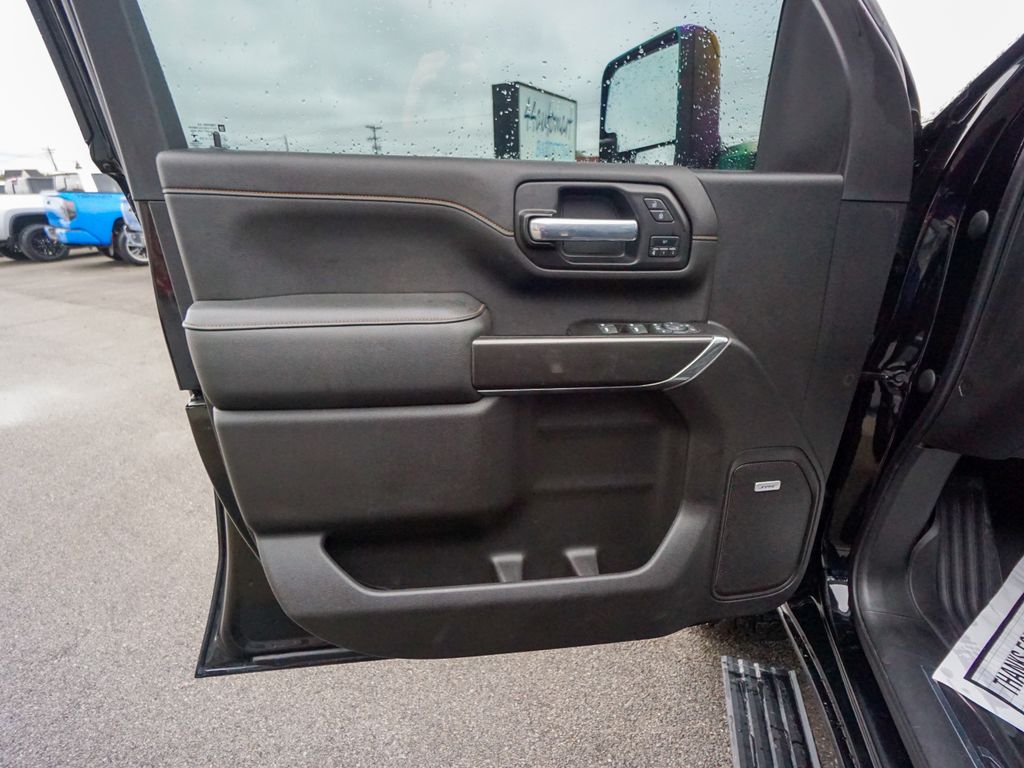 2022 GMC Sierra 2500HD AT4 Image 32 of 41