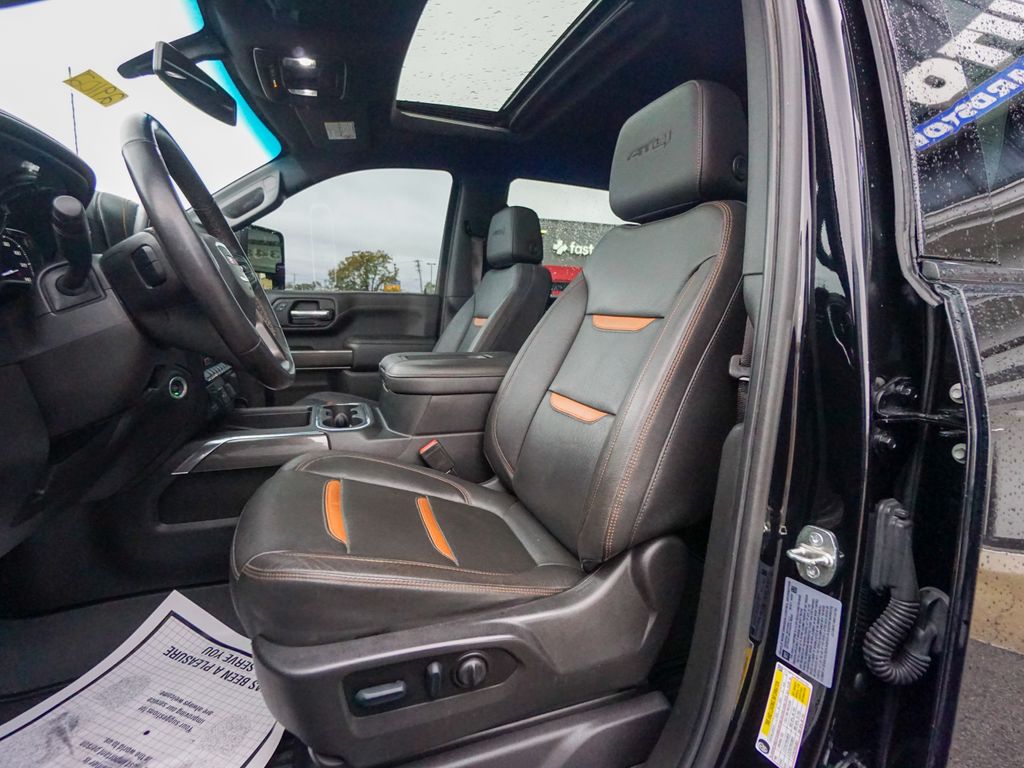2022 GMC Sierra 2500HD AT4 Image 14 of 41