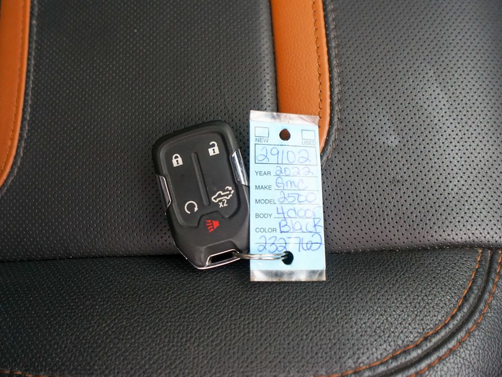 2022 GMC Sierra 2500HD AT4 Image 27 of 41