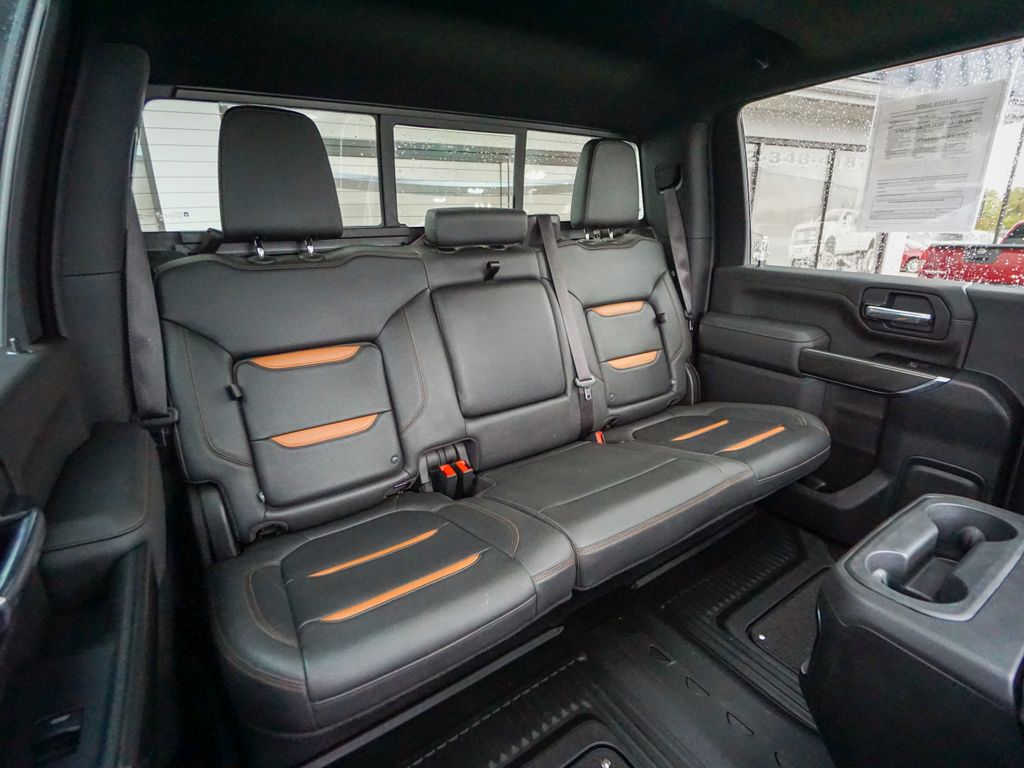 2022 GMC Sierra 2500HD AT4 Image 15 of 41