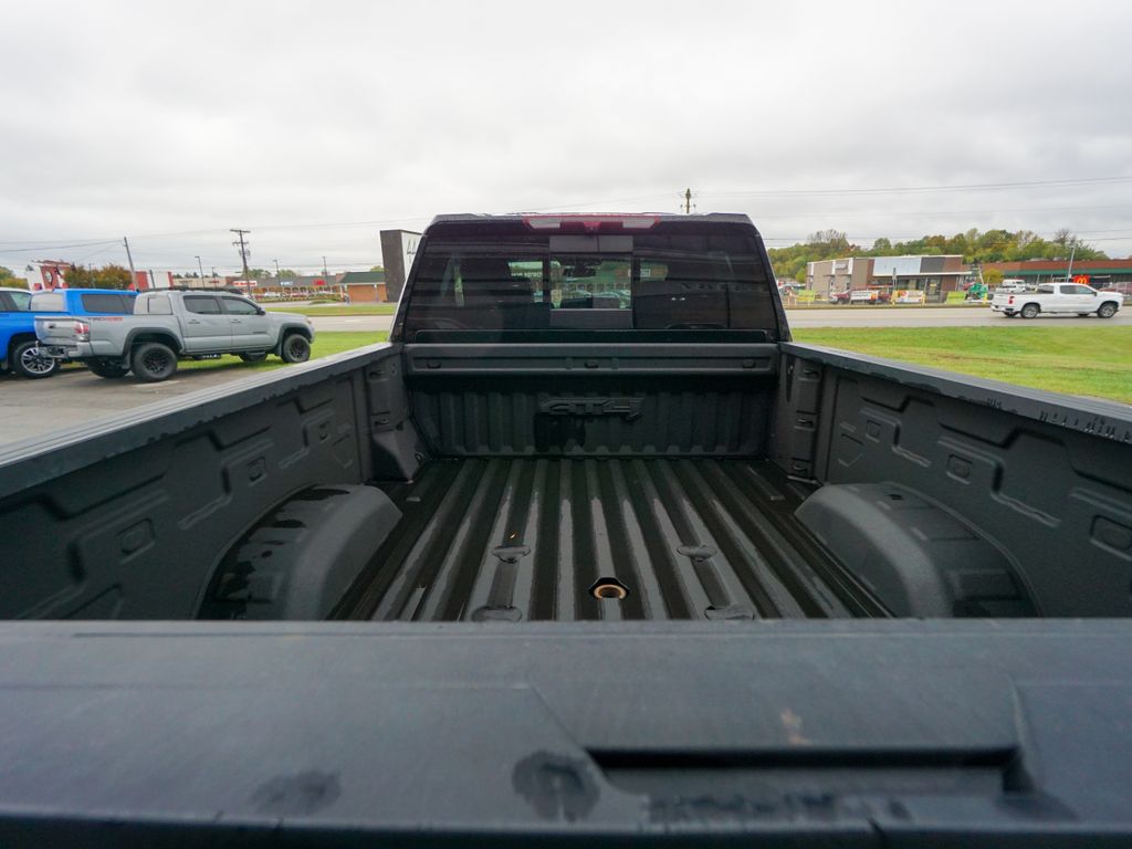 2022 GMC Sierra 2500HD AT4 Image 12 of 41