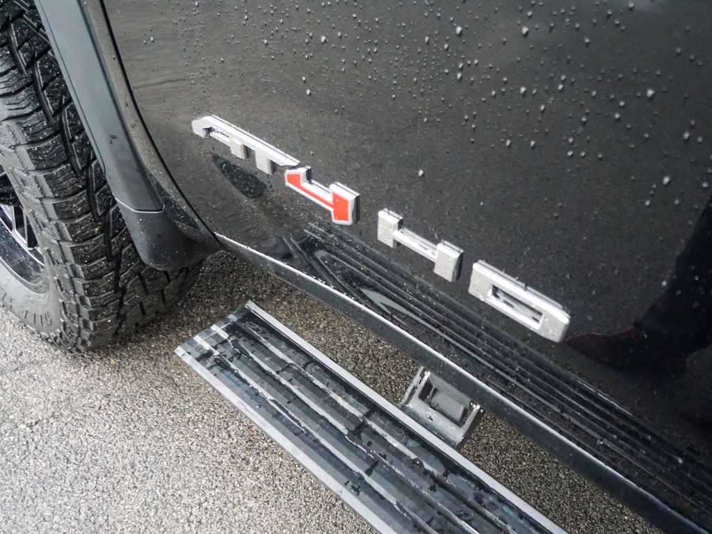 2022 GMC Sierra 2500HD AT4 Image 11 of 41