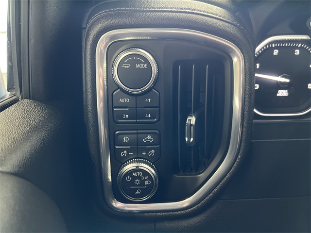Vehicle image 28 of 29