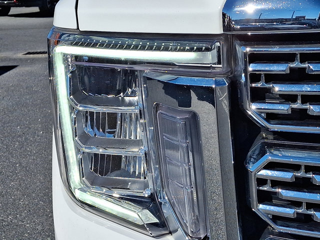 2022 GMC Sierra 2500HD Denali Image 21 of 35
