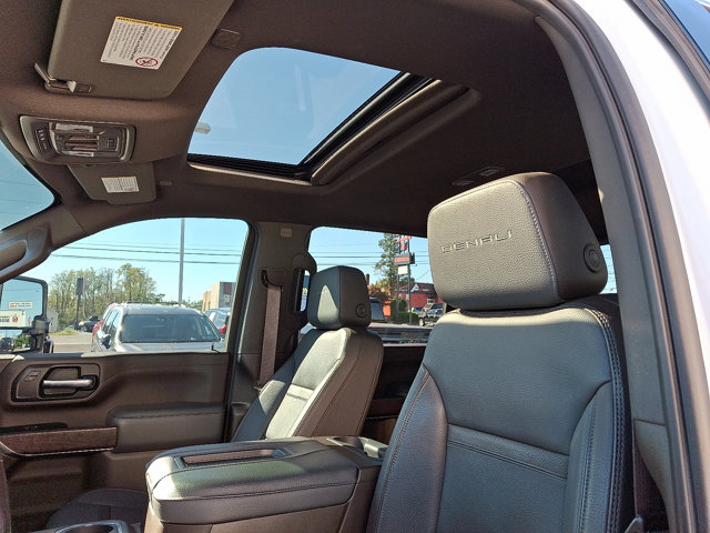 2022 GMC Sierra 2500HD Denali Image 11 of 35