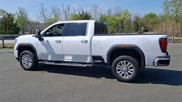 2022 GMC Sierra 2500HD Denali Image 7 of 41
