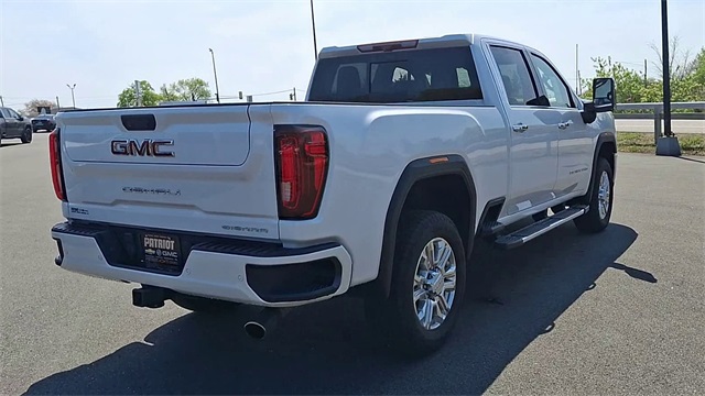 2022 GMC Sierra 2500HD Denali Image 5 of 41