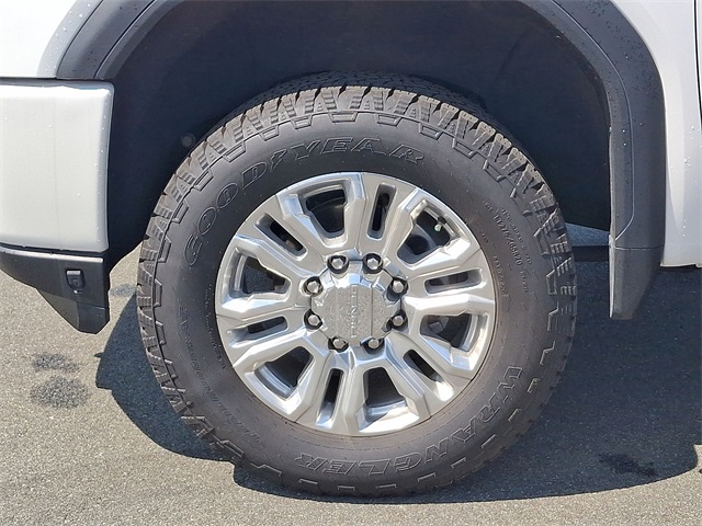 2022 GMC Sierra 2500HD Denali Image 11 of 41