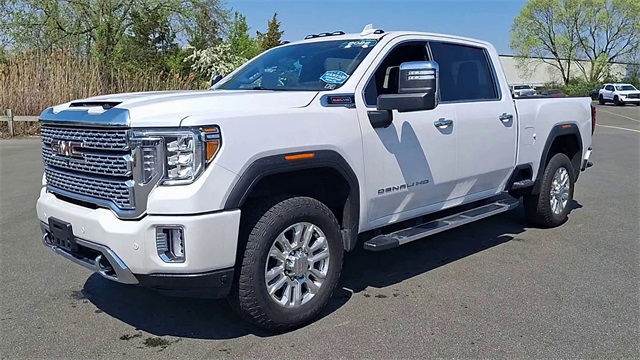 2022 GMC Sierra 2500HD Denali Image 2 of 41