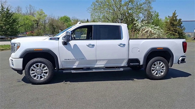 2022 GMC Sierra 2500HD Denali Image 9 of 41