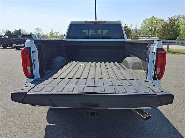 2022 GMC Sierra 2500HD Denali Image 12 of 41