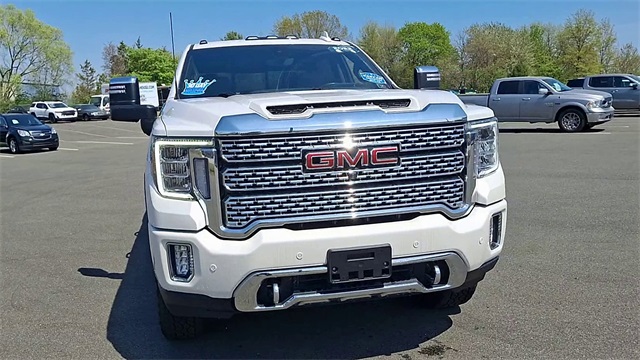 2022 GMC Sierra 2500HD Denali Image 3 of 41