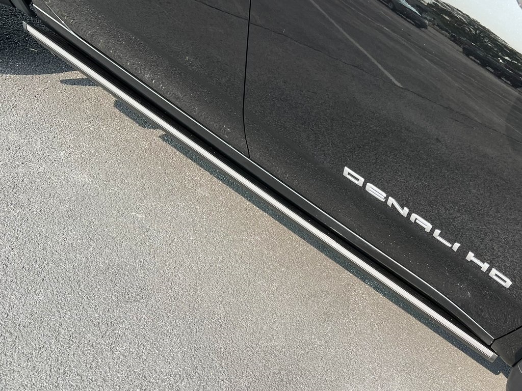 2022 GMC Sierra 2500HD Denali Image 19 of 31