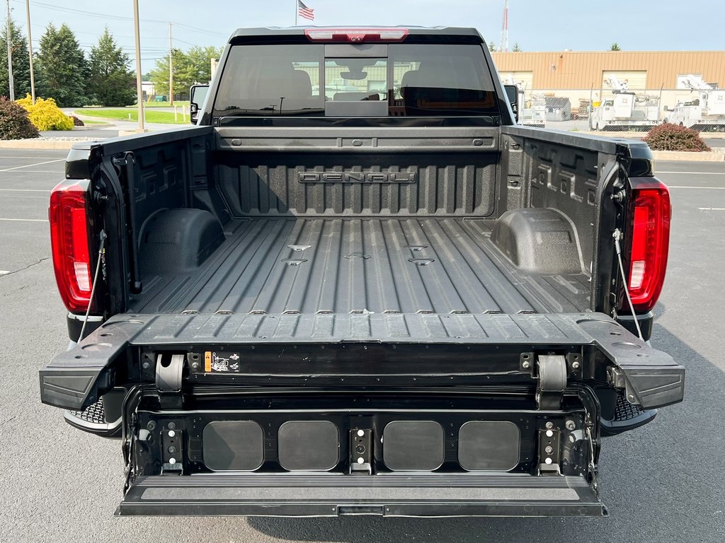 2022 GMC Sierra 2500HD Denali Image 16 of 31