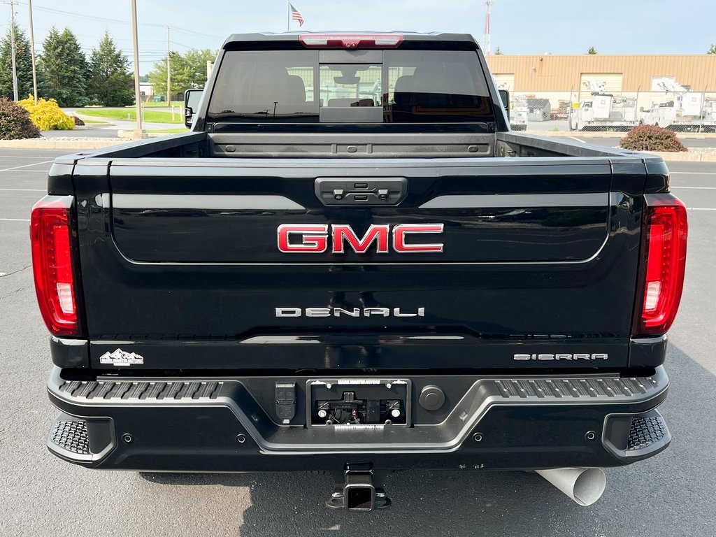 2022 GMC Sierra 2500HD Denali Image 5 of 31