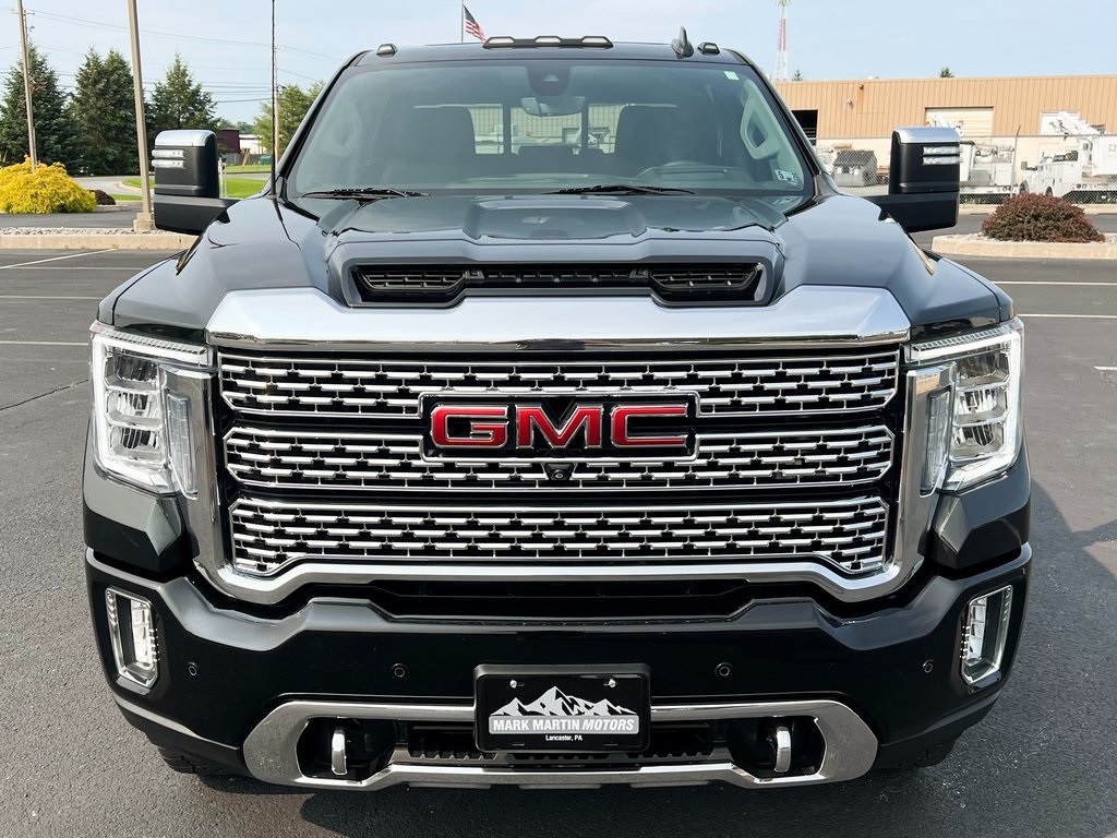 2022 GMC Sierra 2500HD Denali Image 2 of 31