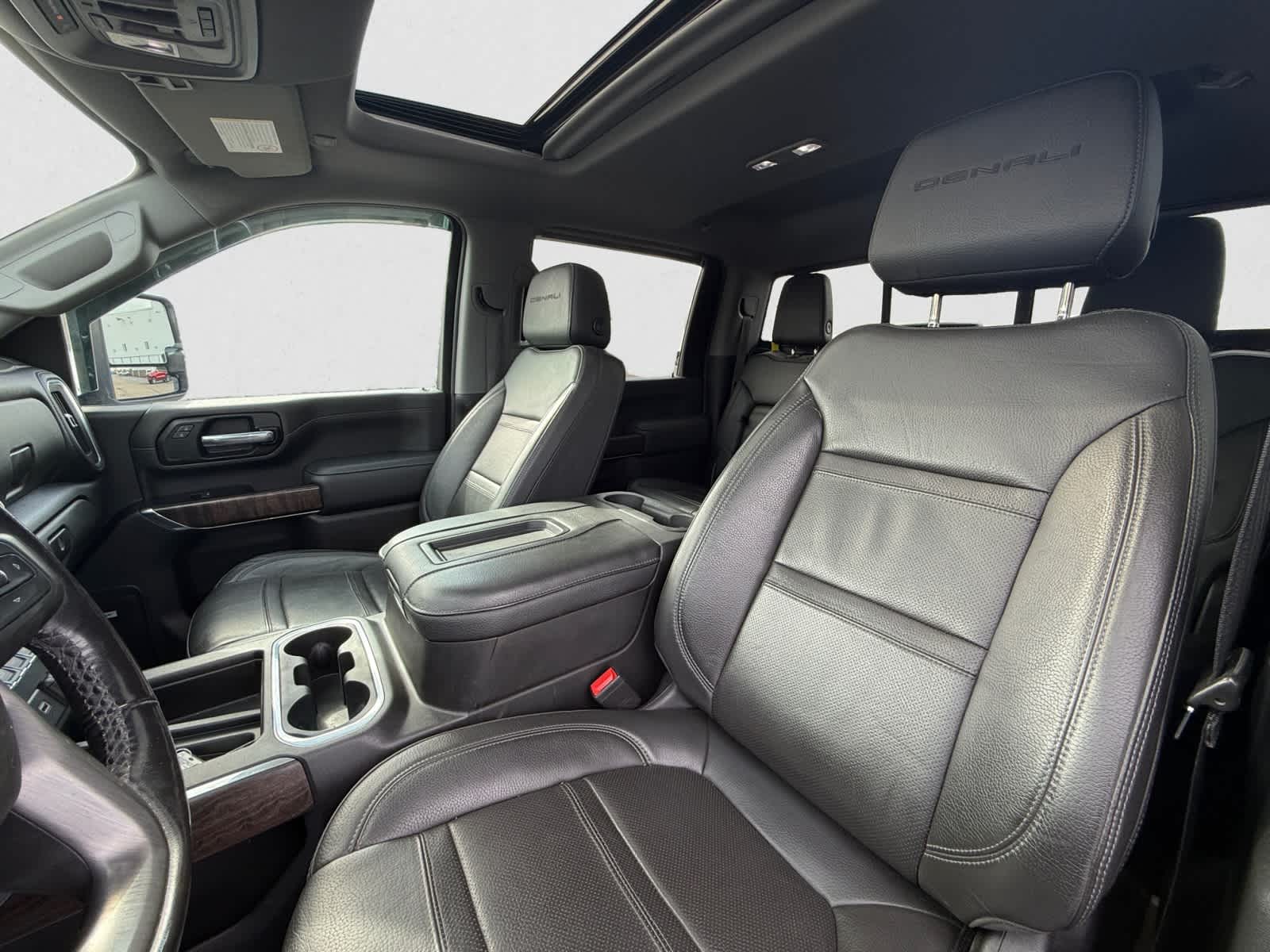 2022 GMC Sierra 2500HD Denali Image 12 of 29