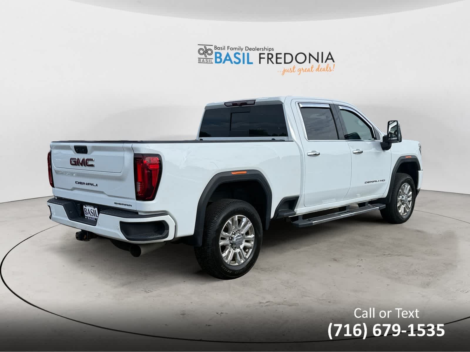 2022 GMC Sierra 2500HD Denali Image 5 of 29