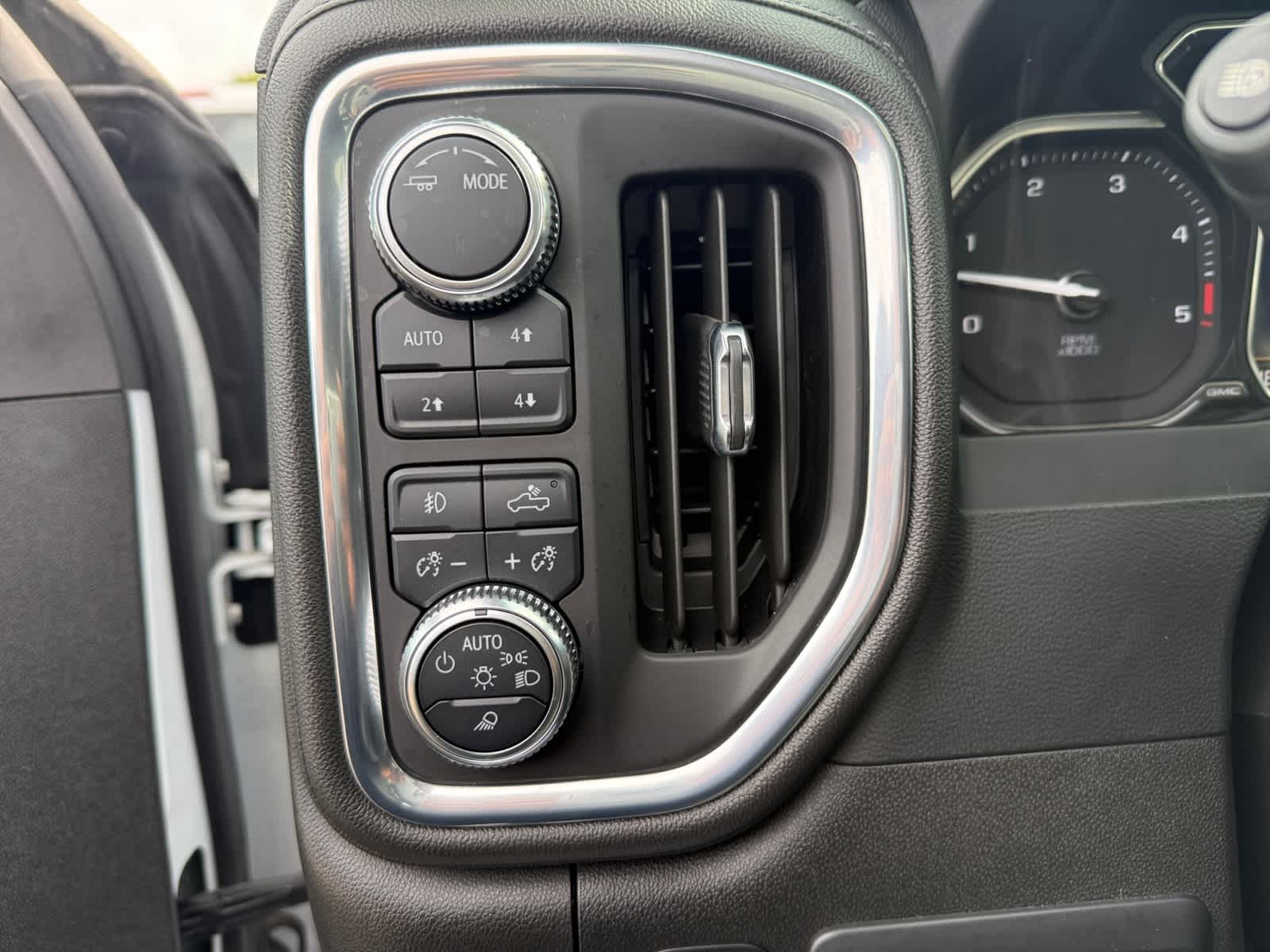 2022 GMC Sierra 2500HD Denali Image 25 of 29