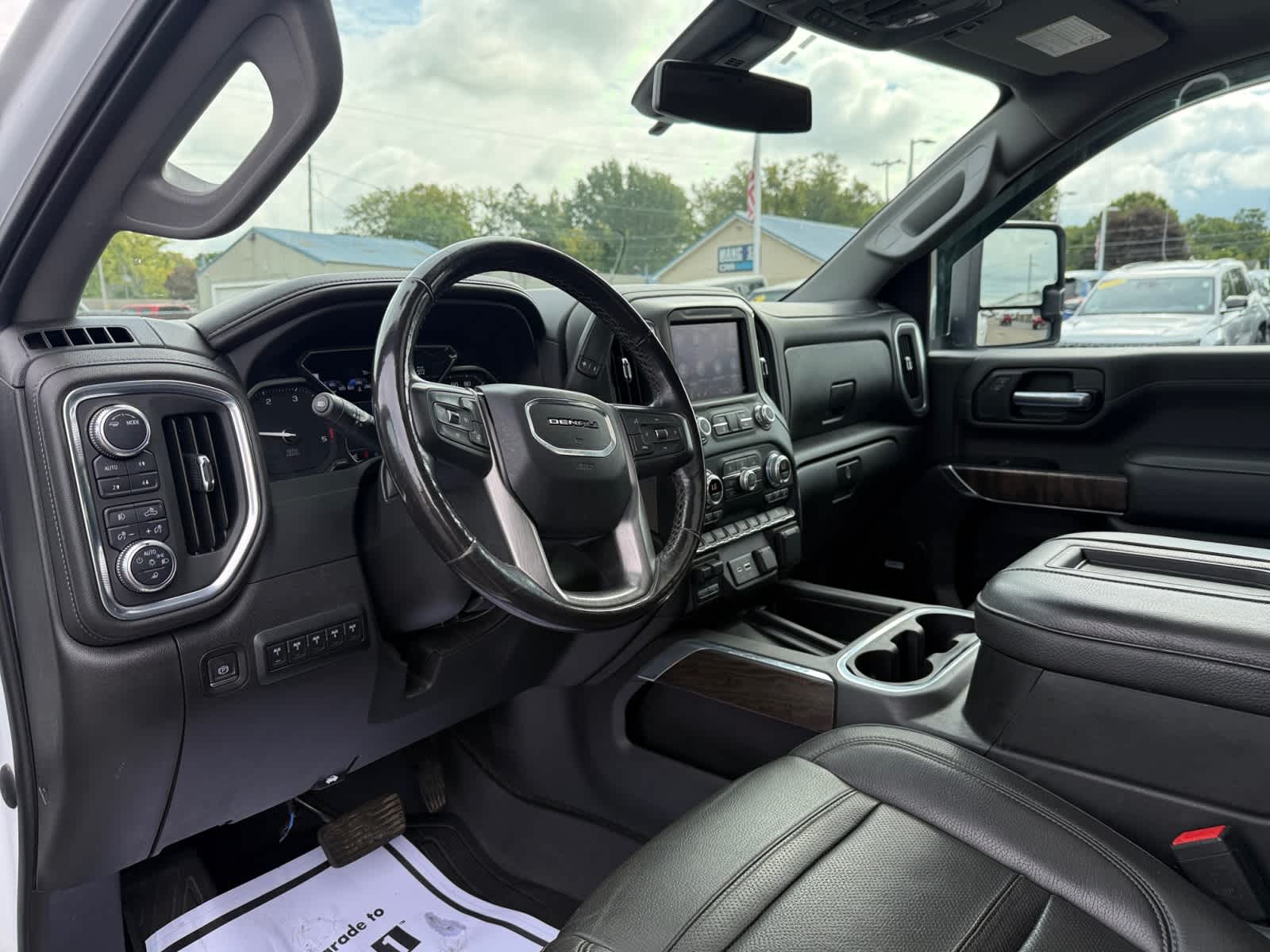 2022 GMC Sierra 2500HD Denali Image 16 of 29