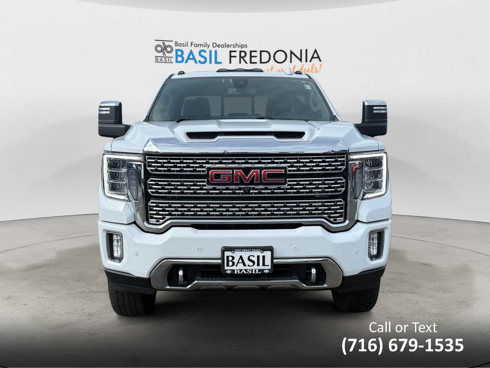 2022 GMC Sierra 2500HD Denali Image 2 of 29