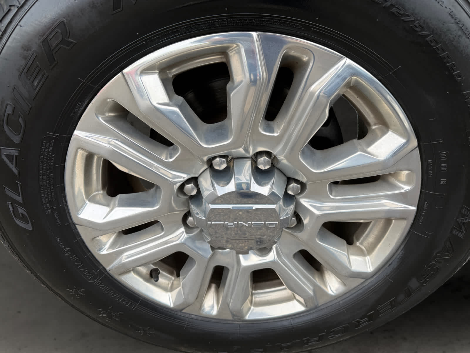 2022 GMC Sierra 2500HD Denali Image 9 of 29