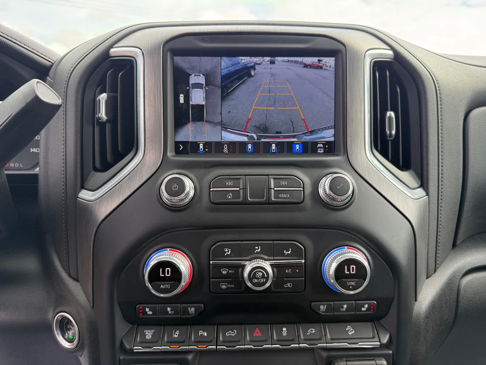 2022 GMC Sierra 2500HD Denali Image 18 of 29