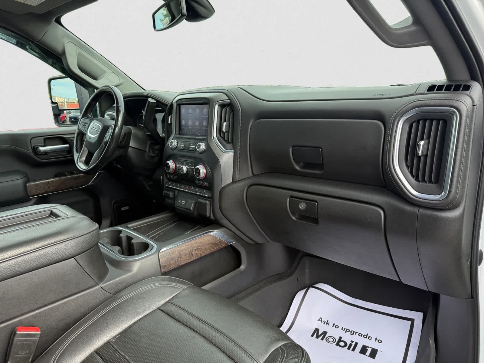 2022 GMC Sierra 2500HD Denali Image 15 of 29