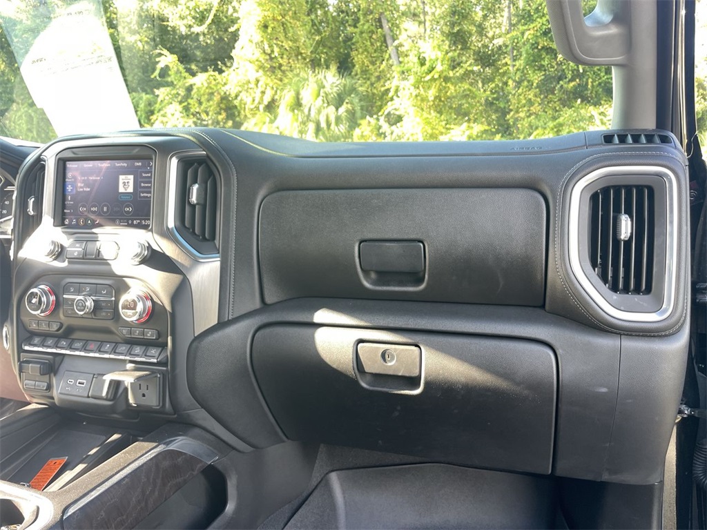 2022 GMC Sierra 2500HD Denali Image 23 of 39