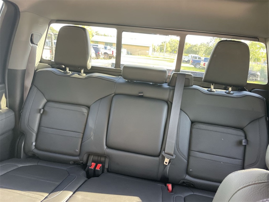 2022 GMC Sierra 2500HD Denali Image 18 of 39