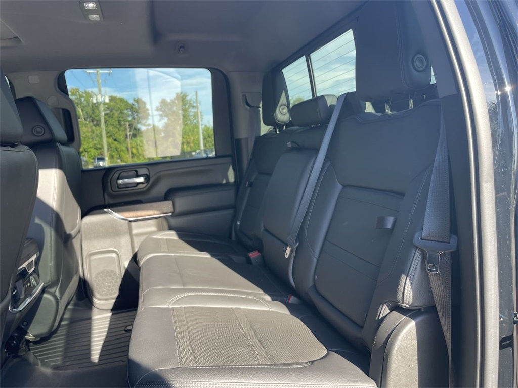 2022 GMC Sierra 2500HD Denali Image 17 of 39