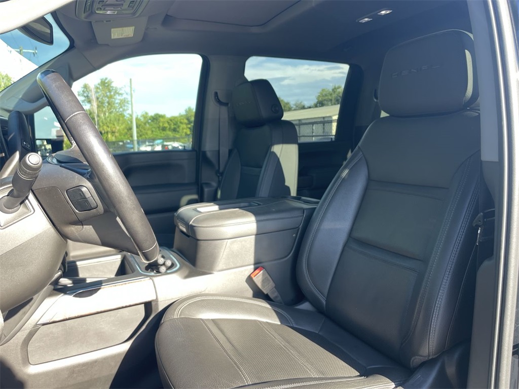 2022 GMC Sierra 2500HD Denali Image 15 of 39