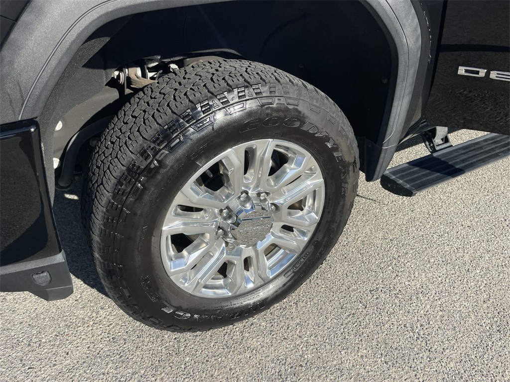 2022 GMC Sierra 2500HD Denali Image 11 of 39