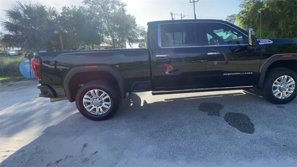 2022 GMC Sierra 2500HD Denali Image 2 of 39