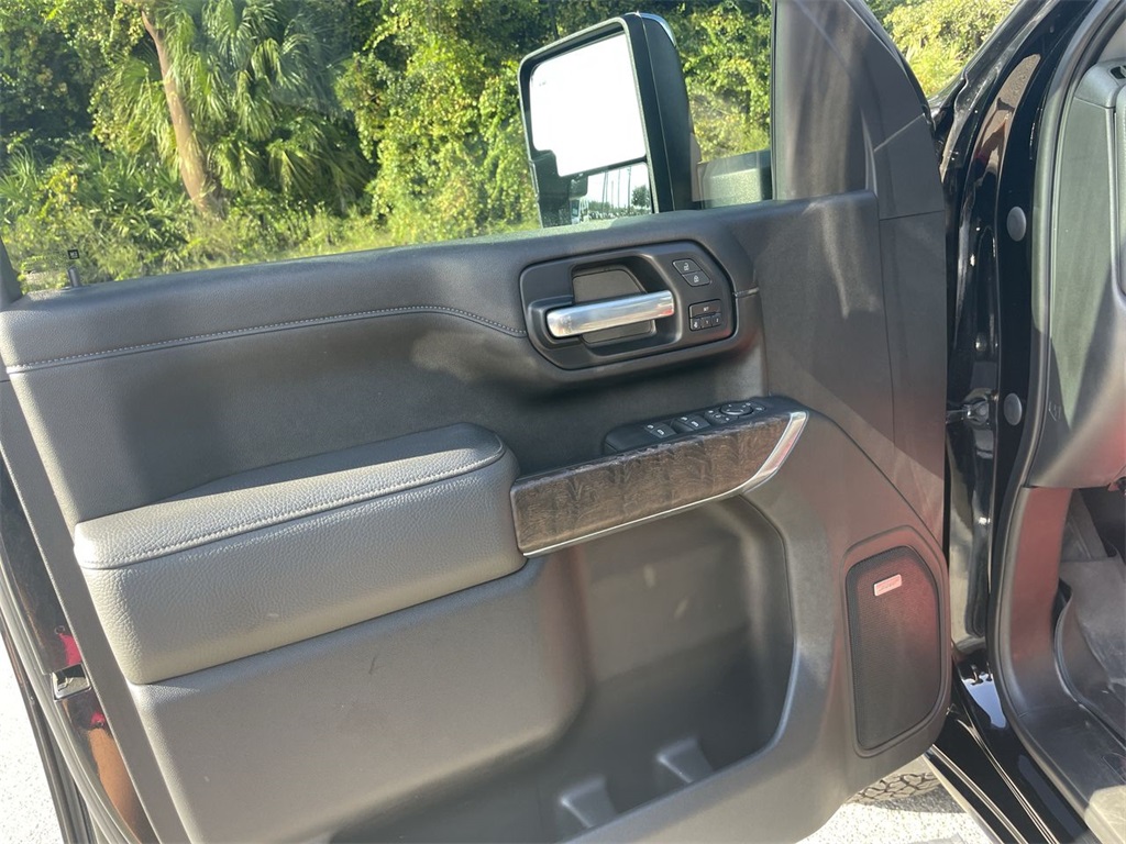 2022 GMC Sierra 2500HD Denali Image 36 of 39